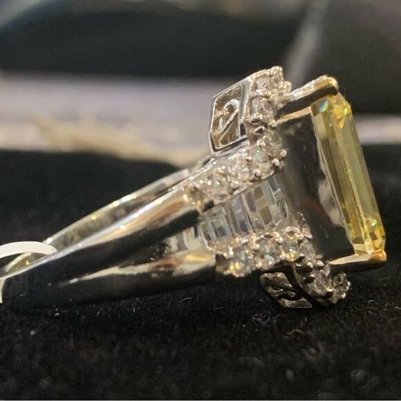 Gorgeous Canary  and white diamonds in Rhodium over sterling silver. Size 10 - Picture 4 of 7